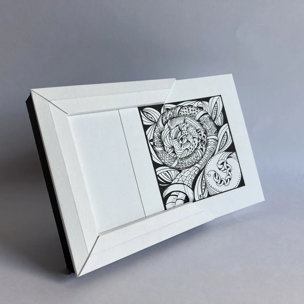 Zentangelschachtel mit geöffnetem Rahmen