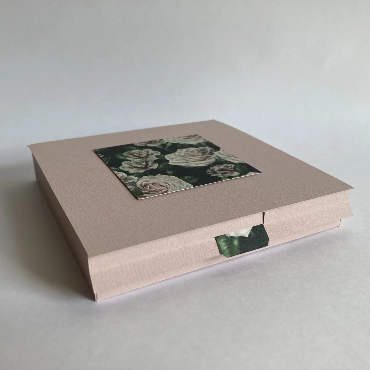 quadratische Schachtel mit langem Geburtstagsspruch und integriertem Fach mit Briefumschlag (Geldverpackung)