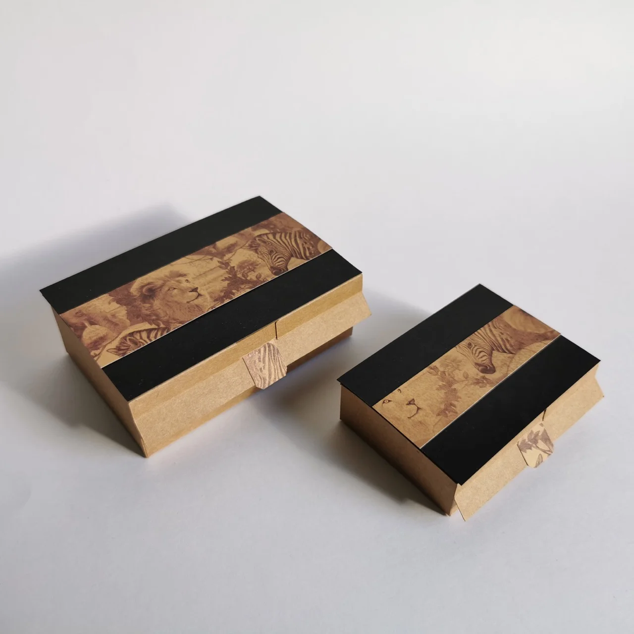 horizontale Schachteln mit Animal-Designband in mini und maxi