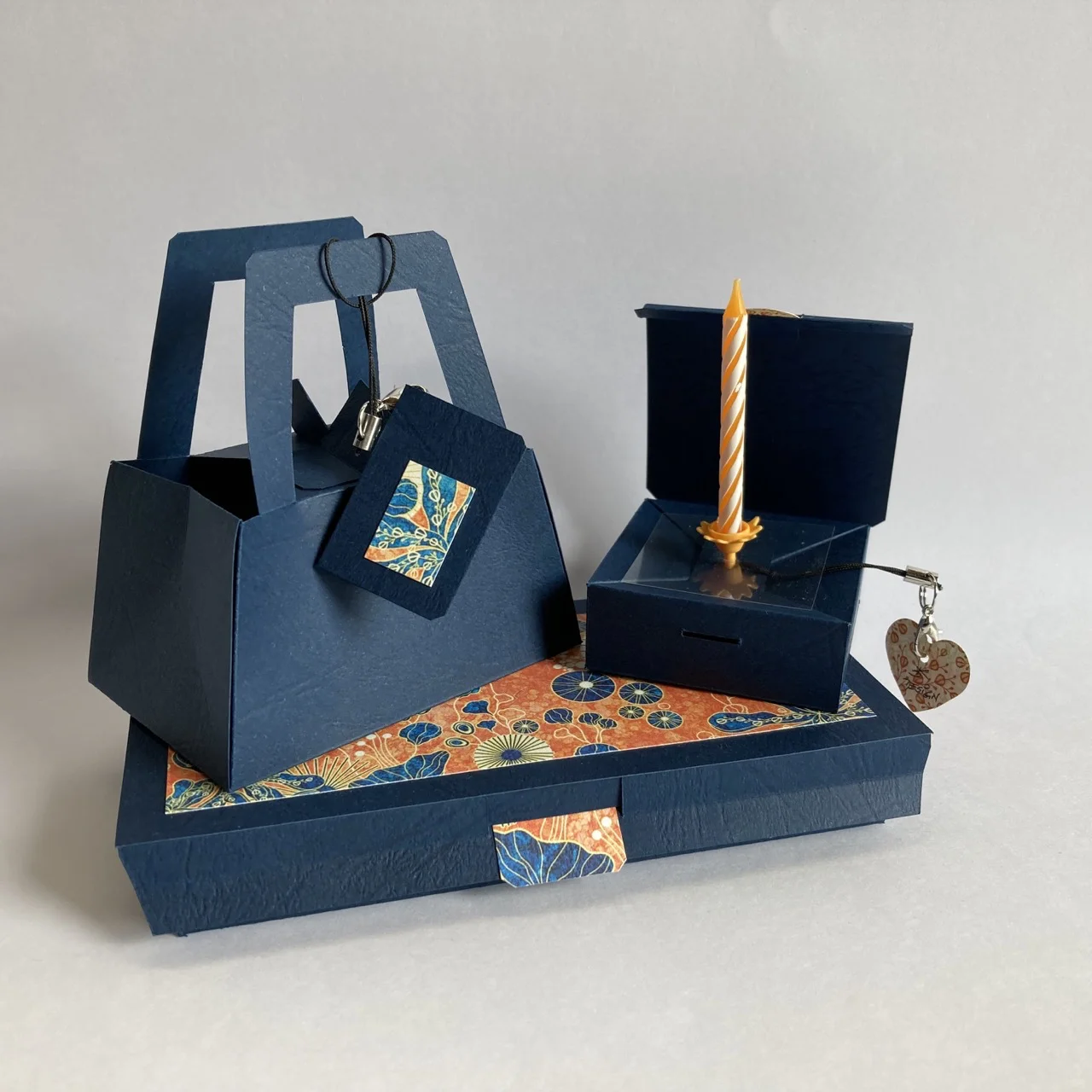 3er Ensemble mit Kerze to go, Tasche mit Anhänger und horizontaler konischer Schachtel mit Spruch